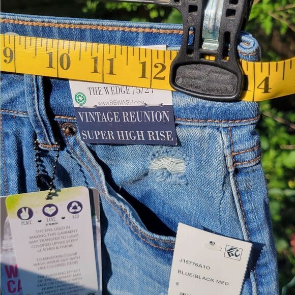 Juniors High Rise Jean Shorts - Picture 10 of 16